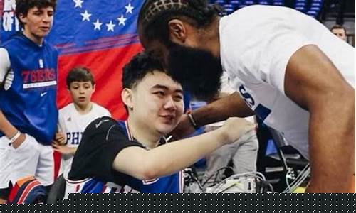 哈登被肘击怎么变强了-哈登打联赛拇指受伤